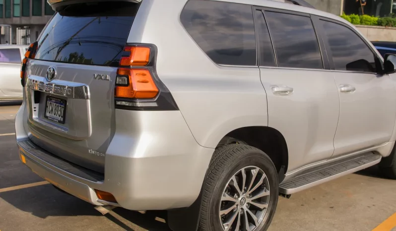 TOYOTA LAND CRUISER PRADO 2023 SILVER lleno