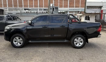 TOYOTA HILUX 2020 MECANICO DISEL NEGRO ACTITUD MICA lleno