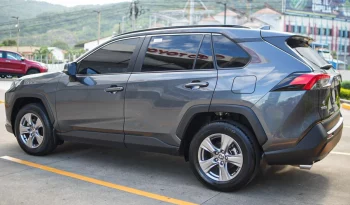 Toyota RAV4 2024 AUTOMATICO GRIS METÁLICO lleno