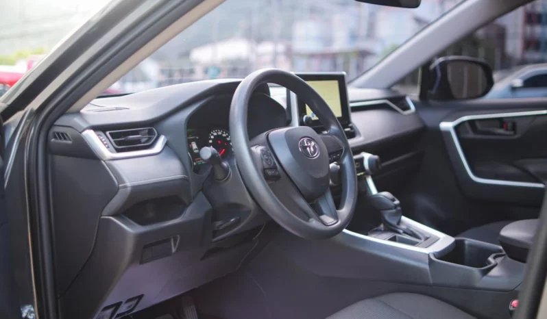 Toyota RAV4 2024 AUTOMATICO GRIS METÁLICO lleno