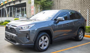Toyota RAV4 2024 AUTOMATICO GRIS METÁLICO lleno