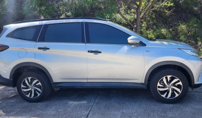 TOYOTA RUSH 2020 4×2 SILVER MICA METALICO lleno