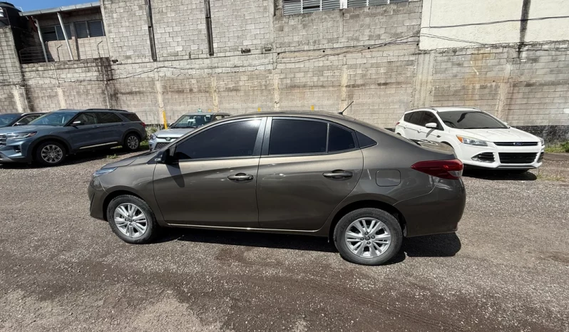 TOYOTA YARIS 2018 GASOLINA lleno