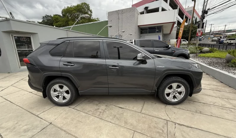 Toyota RAV4 2021 Silver Metalico lleno
