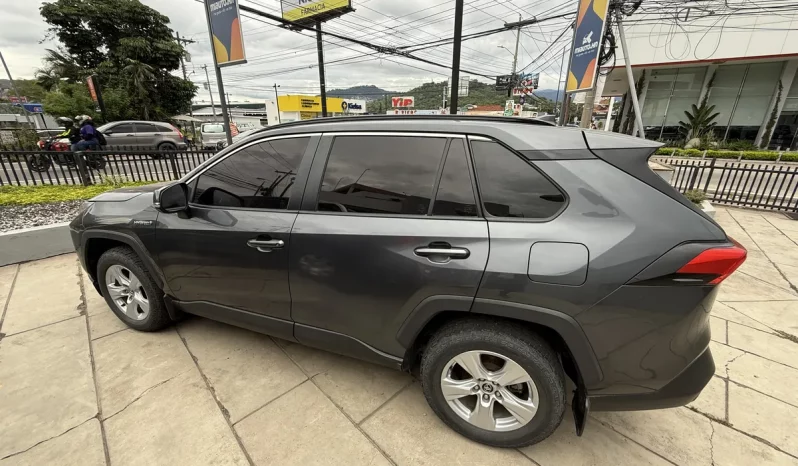 Toyota RAV4 2021 Silver Metalico lleno