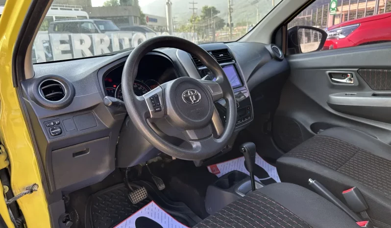 TOYOTA AGYA 2021 Amarillo lleno