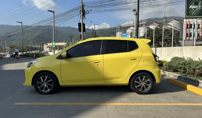 TOYOTA AGYA 2021 Amarillo lleno