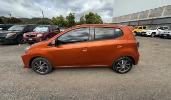 TOYOTA AGYA 2021 ANARANJADO METALICO lleno