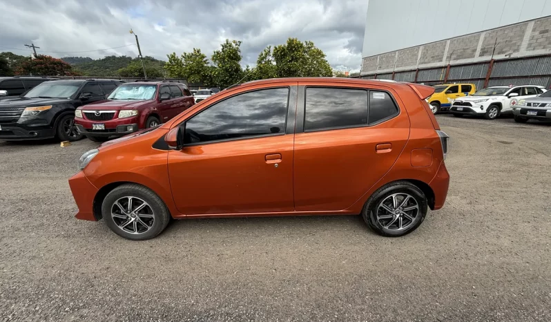TOYOTA AGYA 2021 ANARANJADO METALICO lleno