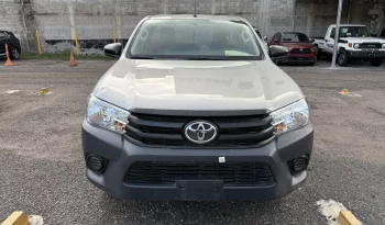 TOYOTA HILUX 2022 MECANICO SILVER METALICO lleno