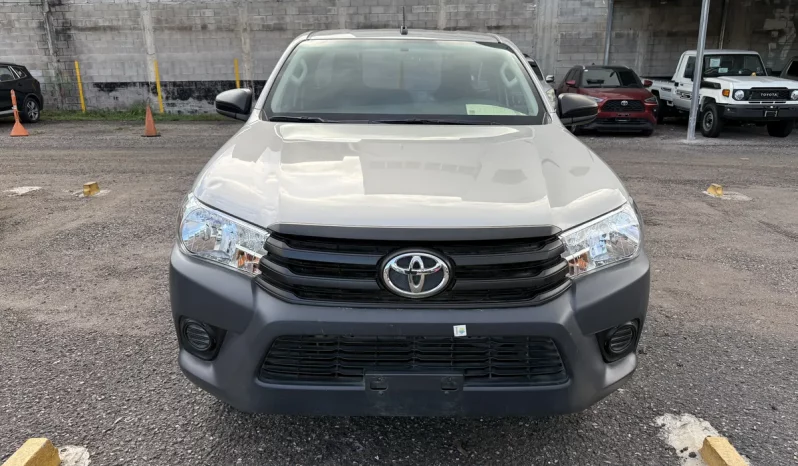 TOYOTA HILUX 2022 MECANICO SILVER METALICO lleno