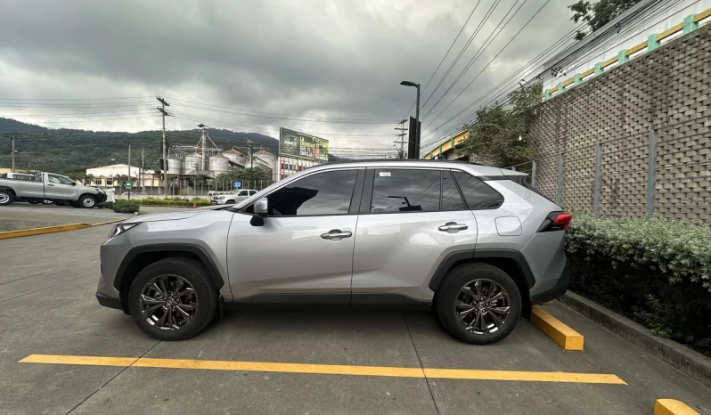 Toyota RAV4 2024 4×4 AUTOMATICO SILVER METALICO lleno