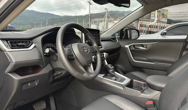 Toyota RAV4 2024 4×4 AUTOMATICO SILVER METALICO lleno