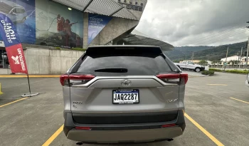 Toyota RAV4 2024 4×4 AUTOMATICO SILVER METALICO lleno