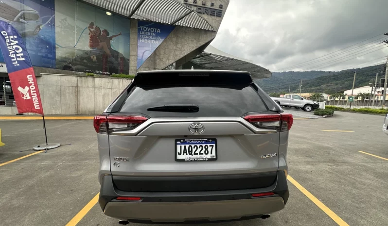 Toyota RAV4 2024 4×4 AUTOMATICO SILVER METALICO lleno
