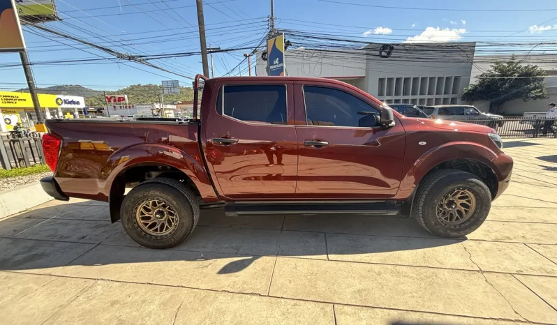 NISSAN NP300 FRONTIER 4X4 2025 CAFÉ lleno