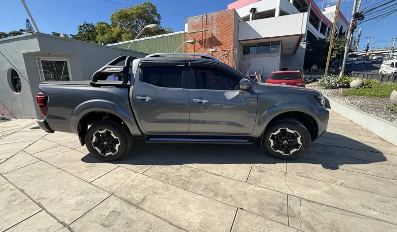 NISSAN NP300 FRONTIER 4X4 2023 GRIS lleno