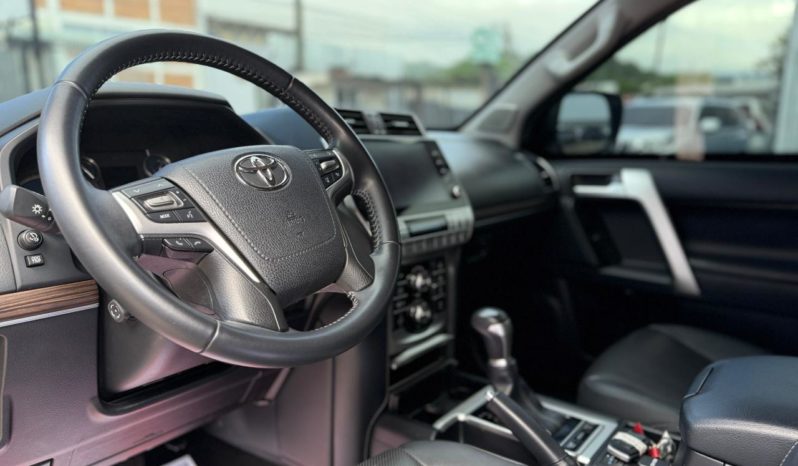 TOYOTA LAND CRUISER PRADO BLINDADA 2023 SILVER METALICO lleno