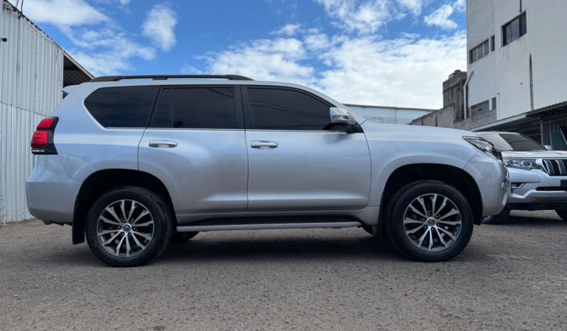 TOYOTA LAND CRUISER PRADO BLINDADA 2023 SILVER METALICO lleno