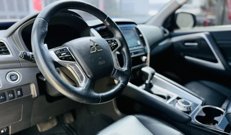 MITSUBISHI MONTERO SPORT 2021 4X4  BLANCO DIAMANTE lleno