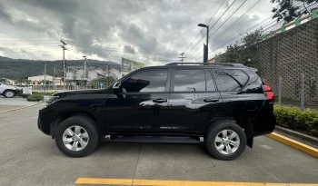 TOYOTA LAND CRUISER PRADO TXL 2023 NEGRO MICA lleno