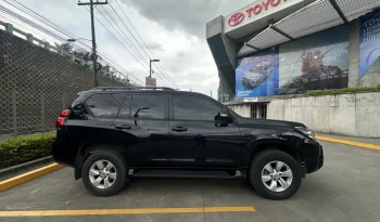 TOYOTA LAND CRUISER PRADO TXL 2023 NEGRO MICA lleno