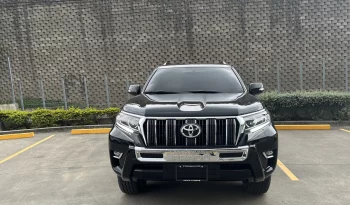 TOYOTA LAND CRUISER PRADO TXL 2023 NEGRO MICA lleno