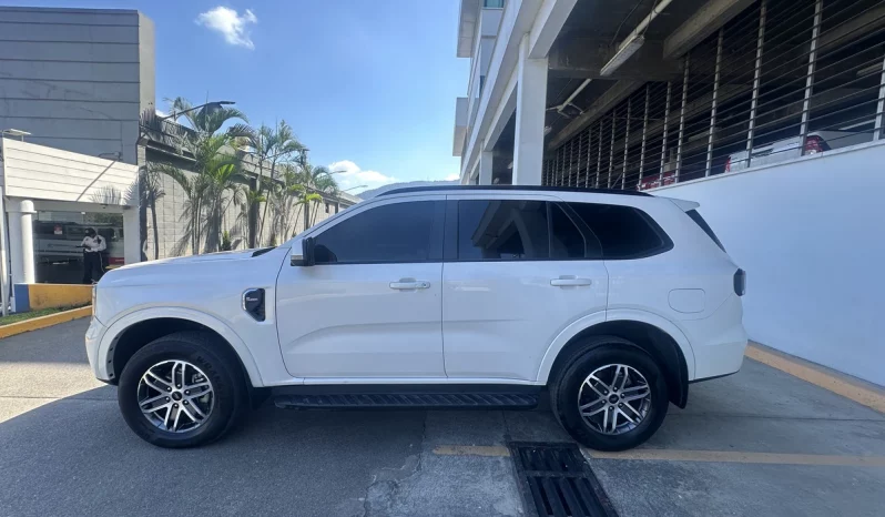 FORD EVEREST XTL 2023 4X4 BLANCO PERLA lleno