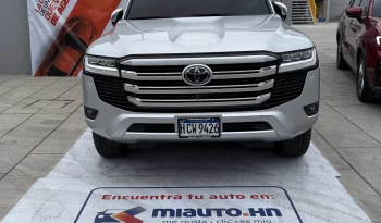 TOYOTA LAND CRUISER 300 2023 SILVER METALICO lleno