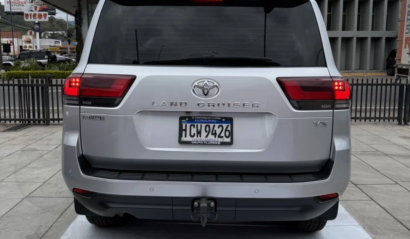 TOYOTA LAND CRUISER 300 2023 SILVER METALICO lleno