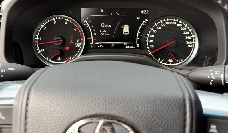 TOYOTA LAND CRUISER 300 2023 SILVER METALICO lleno