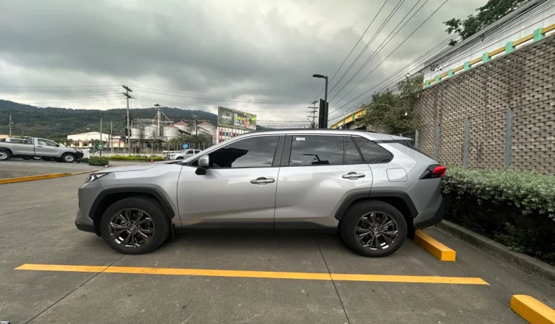 Toyota RAV4 2024 4×4 AUTOMATICO SILVER METALICO lleno