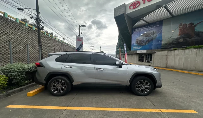 Toyota RAV4 2024 4×4 AUTOMATICO SILVER METALICO lleno