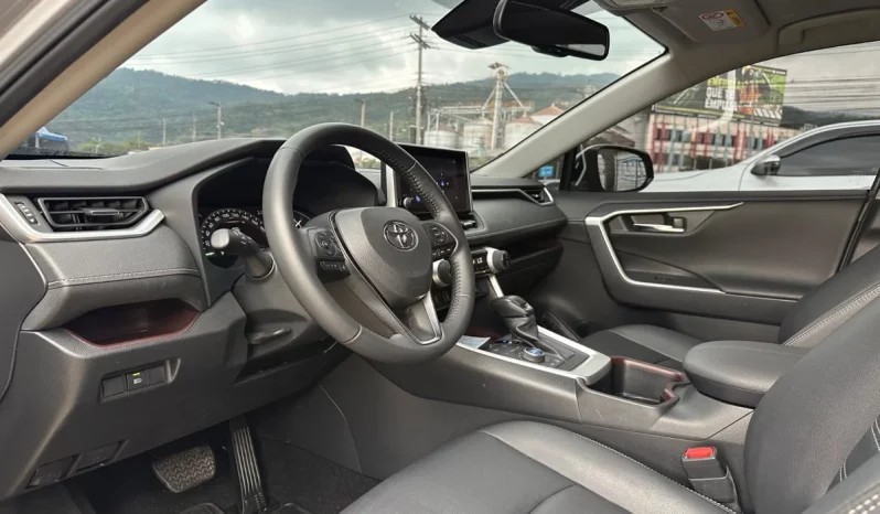 Toyota RAV4 2024 4×4 AUTOMATICO SILVER METALICO lleno