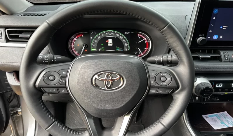 Toyota RAV4 2024 4×4 AUTOMATICO SILVER METALICO lleno