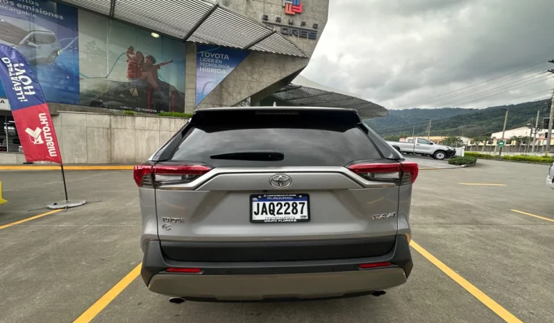 Toyota RAV4 2024 4×4 AUTOMATICO SILVER METALICO lleno