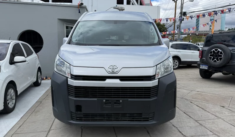 TOYOTA AUTOBUS HIACE 2022 DIESEL lleno