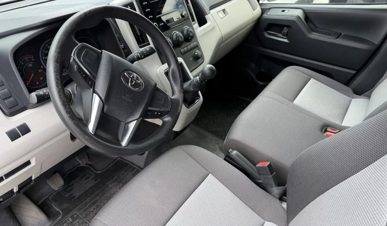 TOYOTA AUTOBUS HIACE 2022 DIESEL lleno