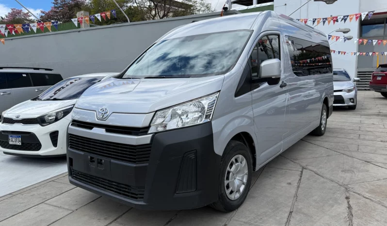 TOYOTA AUTOBUS HIACE 2022 DIESEL lleno