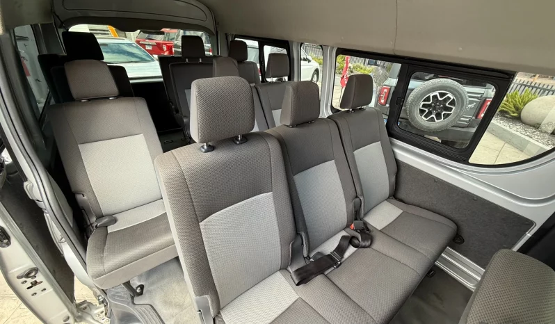 TOYOTA AUTOBUS HIACE 2022 DIESEL lleno