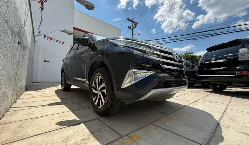 TOYOTA SUV RUSH NEGRO METALICO 2022 lleno