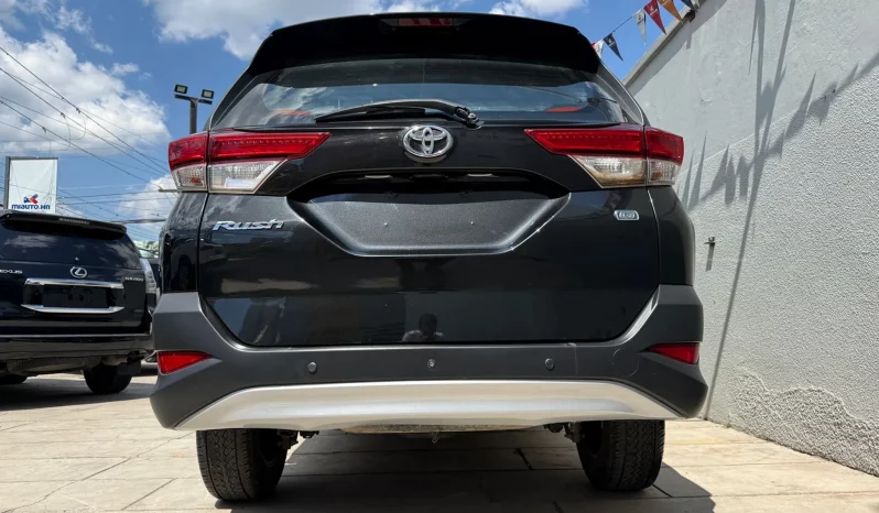 TOYOTA SUV RUSH NEGRO METALICO 2022 lleno
