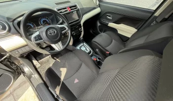 TOYOTA SUV RUSH NEGRO METALICO 2022 lleno