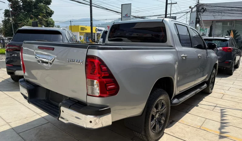 TOYOTA HILUX 2022 SILVER METALICO lleno