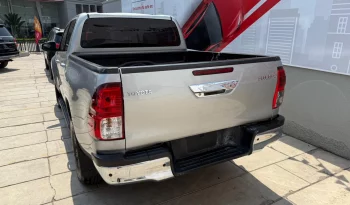 TOYOTA HILUX 2022 SILVER METALICO lleno
