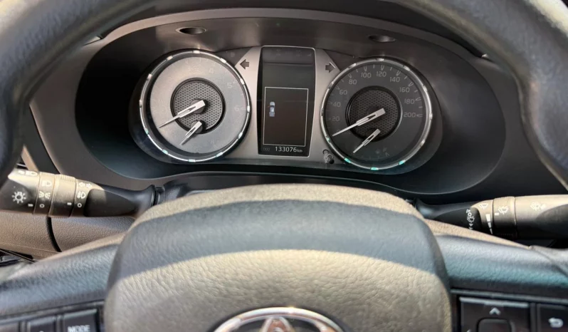 TOYOTA HILUX 2022 SILVER METALICO lleno
