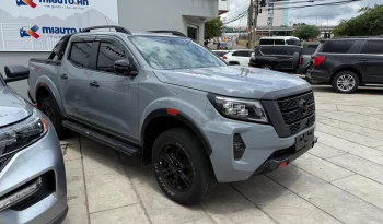 NISSAN PICK UP NP300 2025 4×4 GRIS PERLA lleno