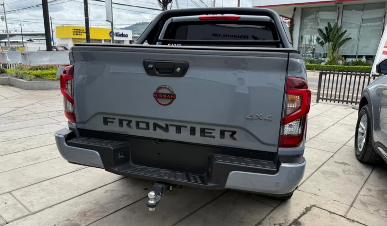 NISSAN PICK UP NP300 2025 4×4 GRIS PERLA lleno