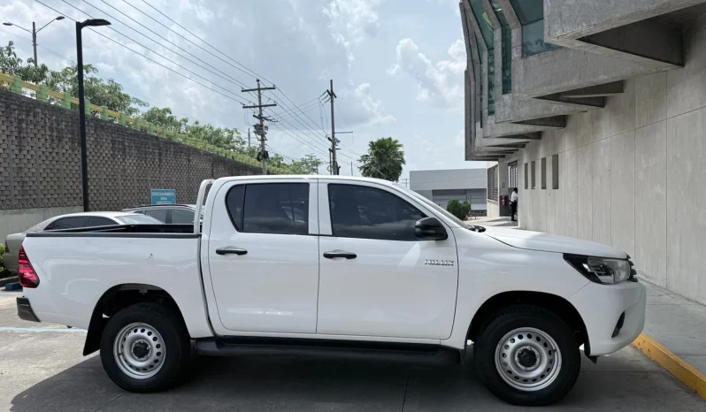 TOYOTA HILUX 2026 SUPER BLANCO lleno
