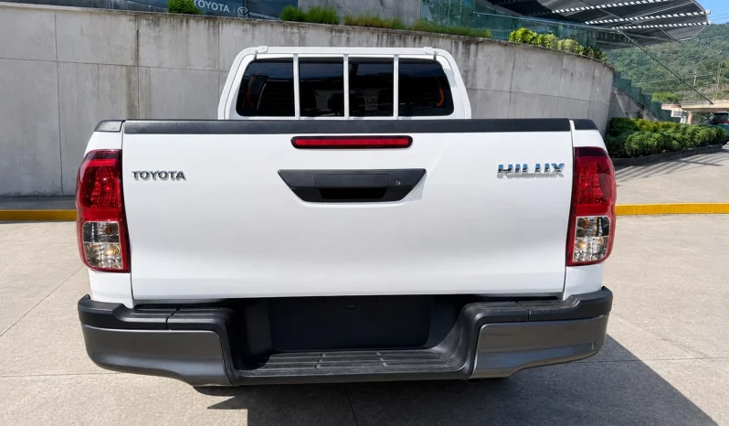 TOYOTA HILUX 2026 SUPER BLANCO lleno
